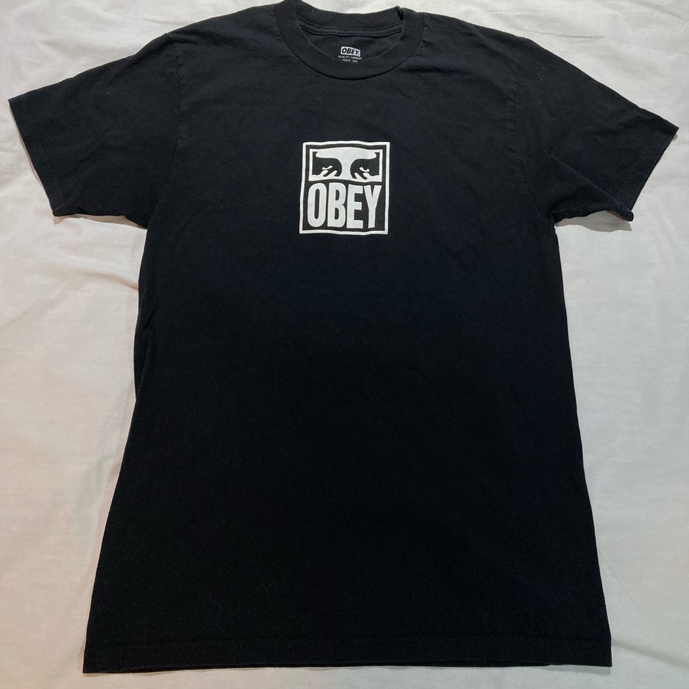 Obey T-shirt, Vintage Obey Giant T-shirt, Men’s size small
